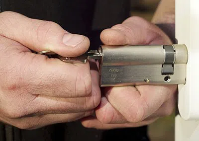 Super Locksmith Services Rocky Hill, CT 860-261-9293 Super Locksmith Services Rocky Hill, CT 860-261-9293 - 29-10